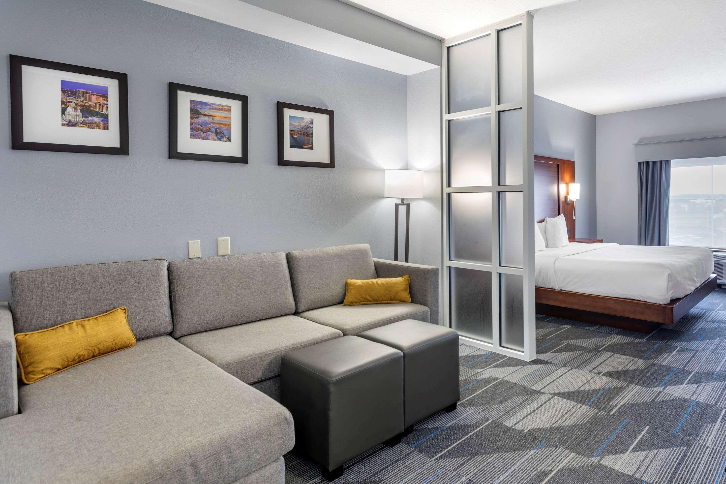 คอมฟอร์ต สวีท โอลีฟ บรานช์ เวสต์ Hotel โอลีฟแบรนช์ ภายนอก รูปภาพ