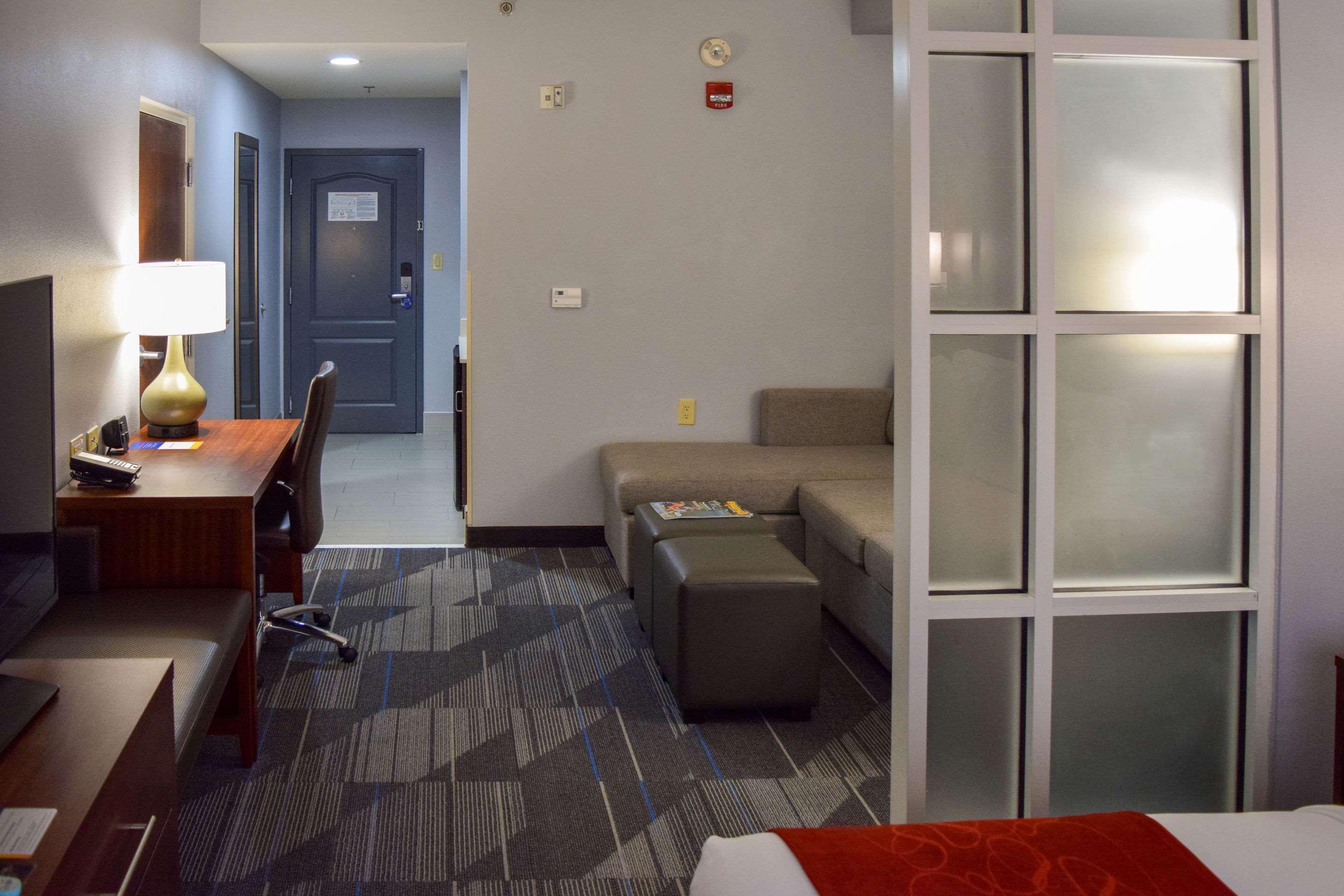 คอมฟอร์ต สวีท โอลีฟ บรานช์ เวสต์ Hotel โอลีฟแบรนช์ ภายนอก รูปภาพ