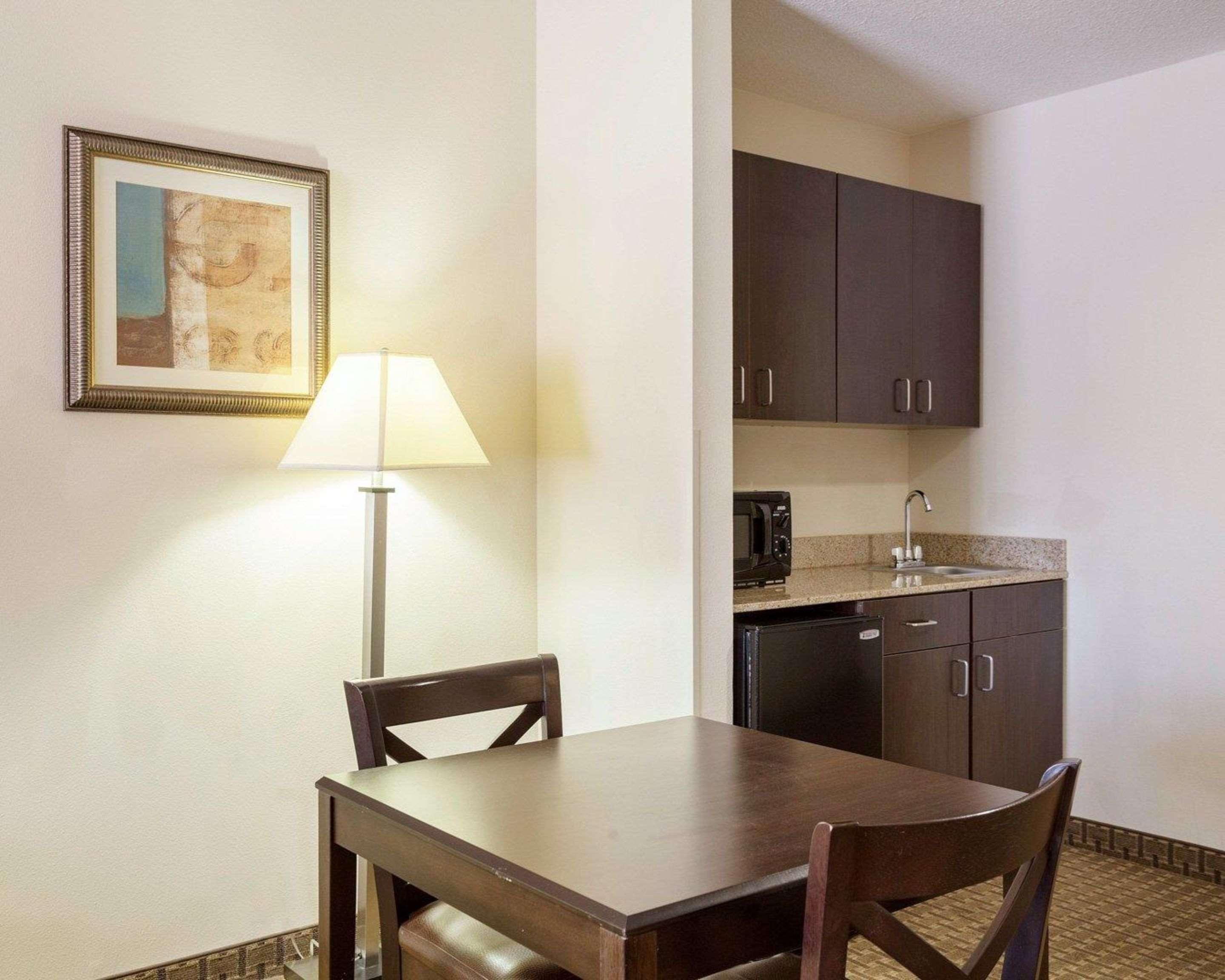 คอมฟอร์ต สวีท โอลีฟ บรานช์ เวสต์ Hotel โอลีฟแบรนช์ ภายนอก รูปภาพ