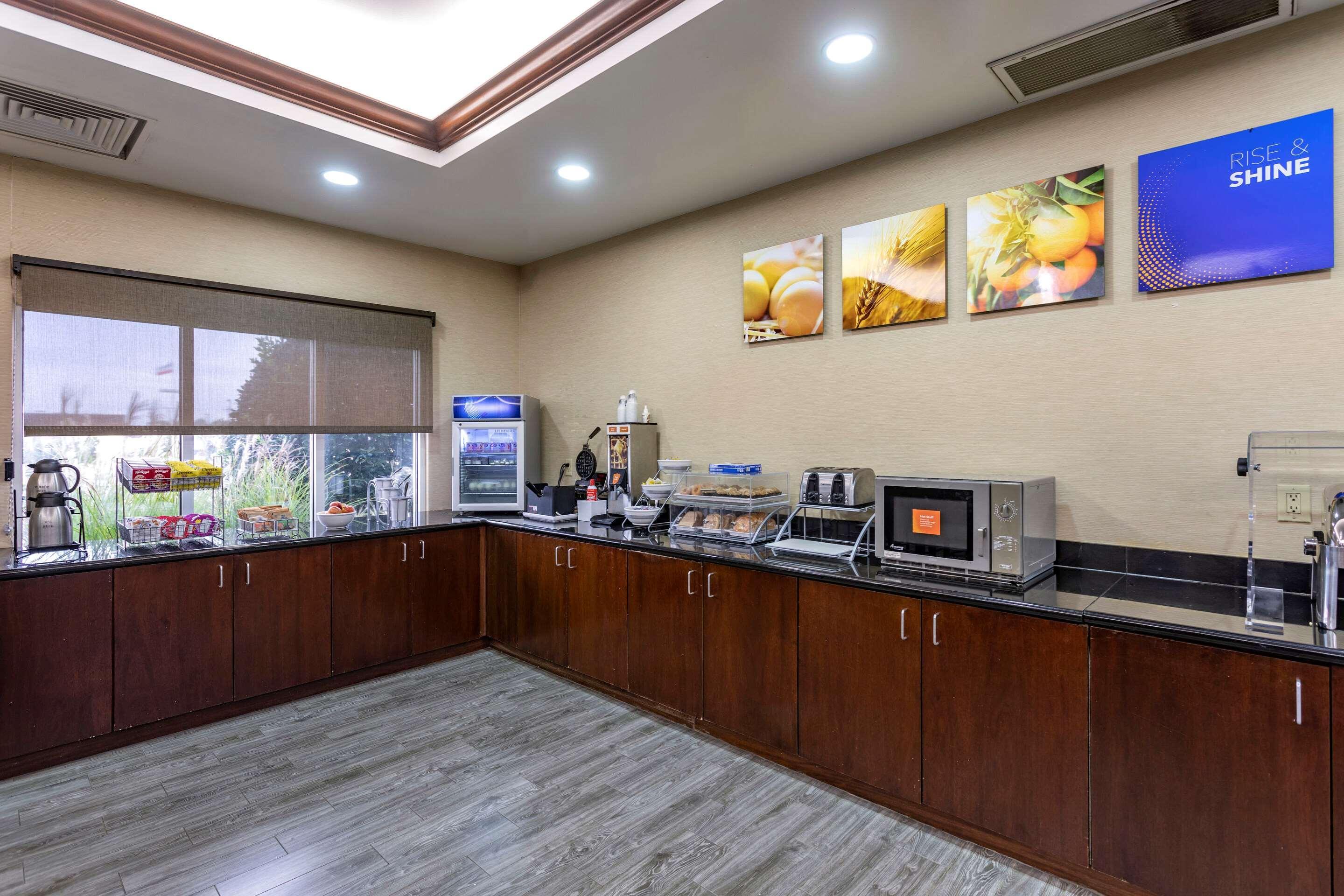 คอมฟอร์ต สวีท โอลีฟ บรานช์ เวสต์ Hotel โอลีฟแบรนช์ ภายนอก รูปภาพ